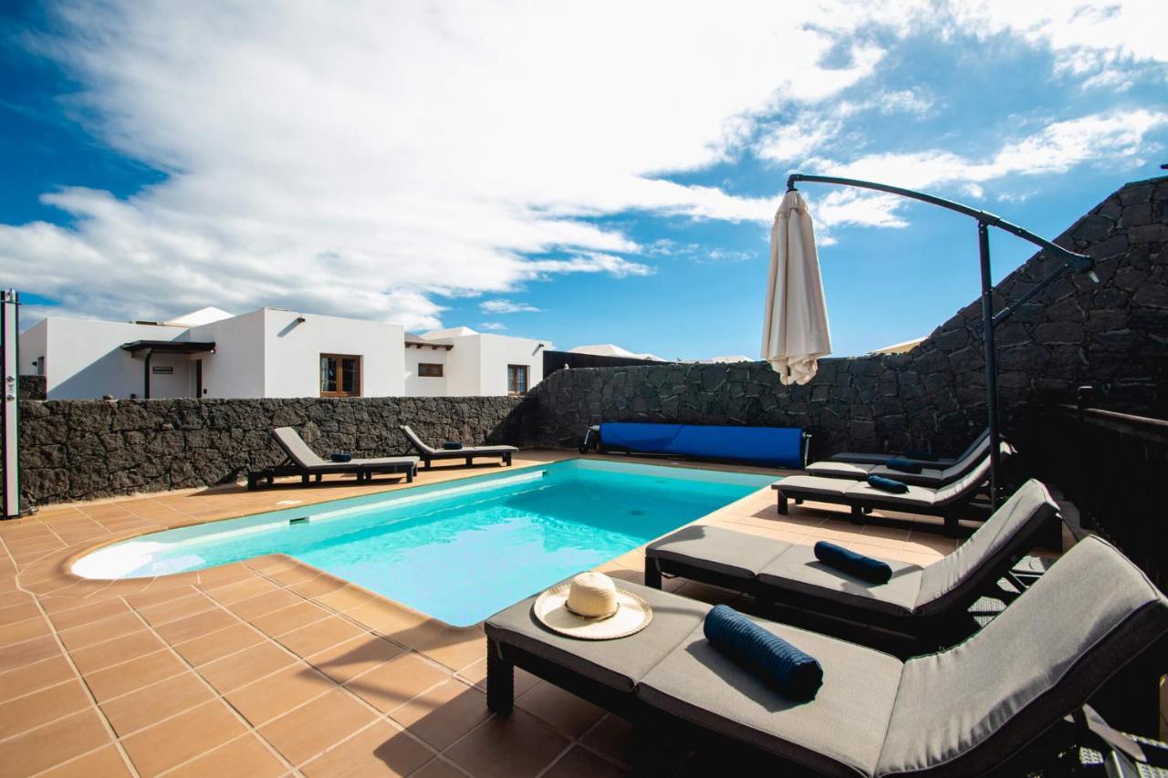 Villa Vista Reina - Luxury 6 Bedroom - Heated Pool- Views - Pool Table - Vista Lobos - Playa Blanca Eksteriør billede